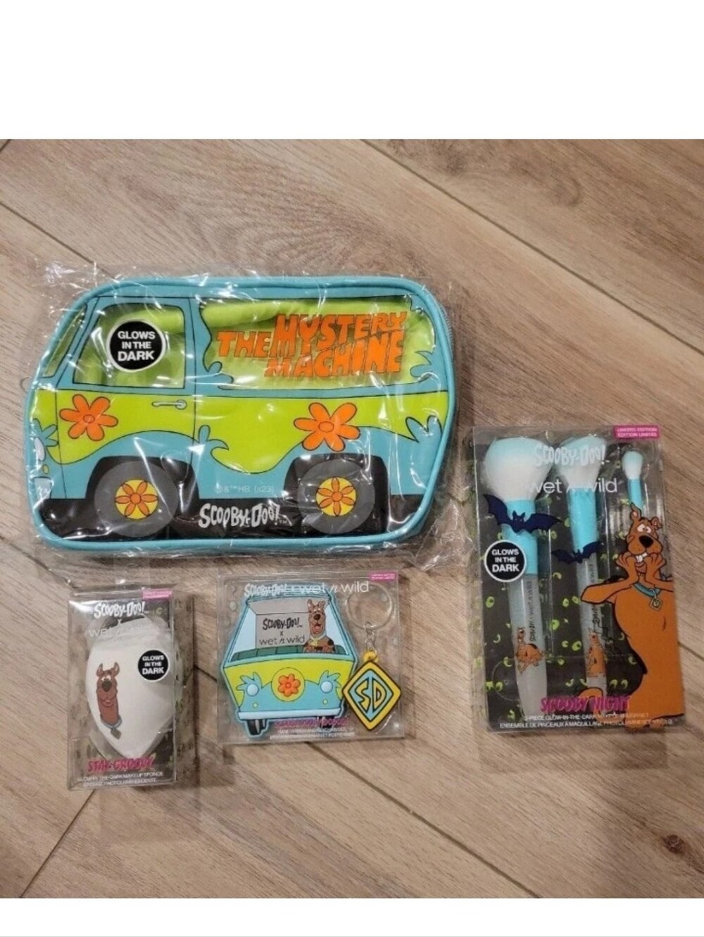NWT wet n wild Scooby Doo makeup bag and tools